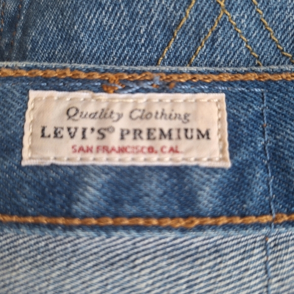 Levi's Premium 501's Womens Distressed Button Fly Denim Shorts Size 28 - Picture 5 of 7